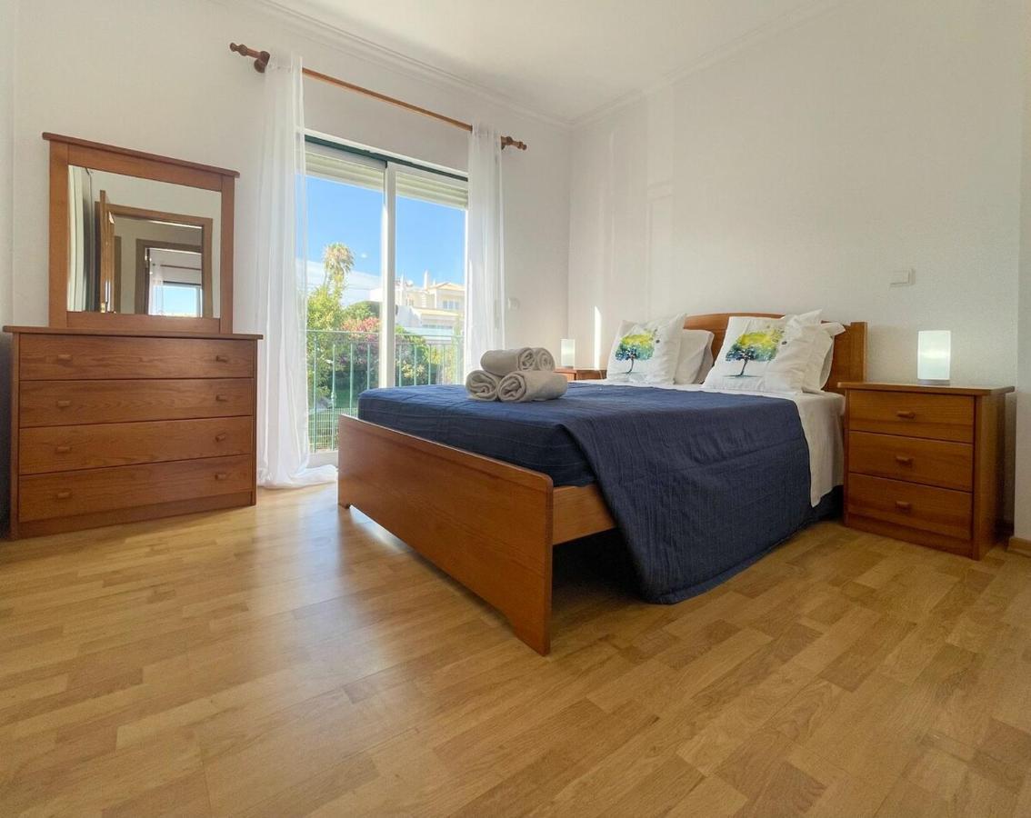 Moradia T3 Aguia Marina, Com Piscina E Bbq Villa Albufeira Luaran gambar